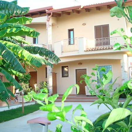Guest House Mare E Luna ฟูเมเฟรดโดบรูซิโอ ภายนอก รูปภาพ