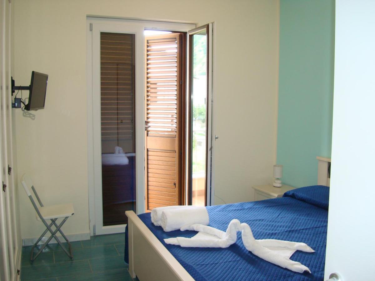 Guest House Mare E Luna ฟูเมเฟรดโดบรูซิโอ ภายนอก รูปภาพ