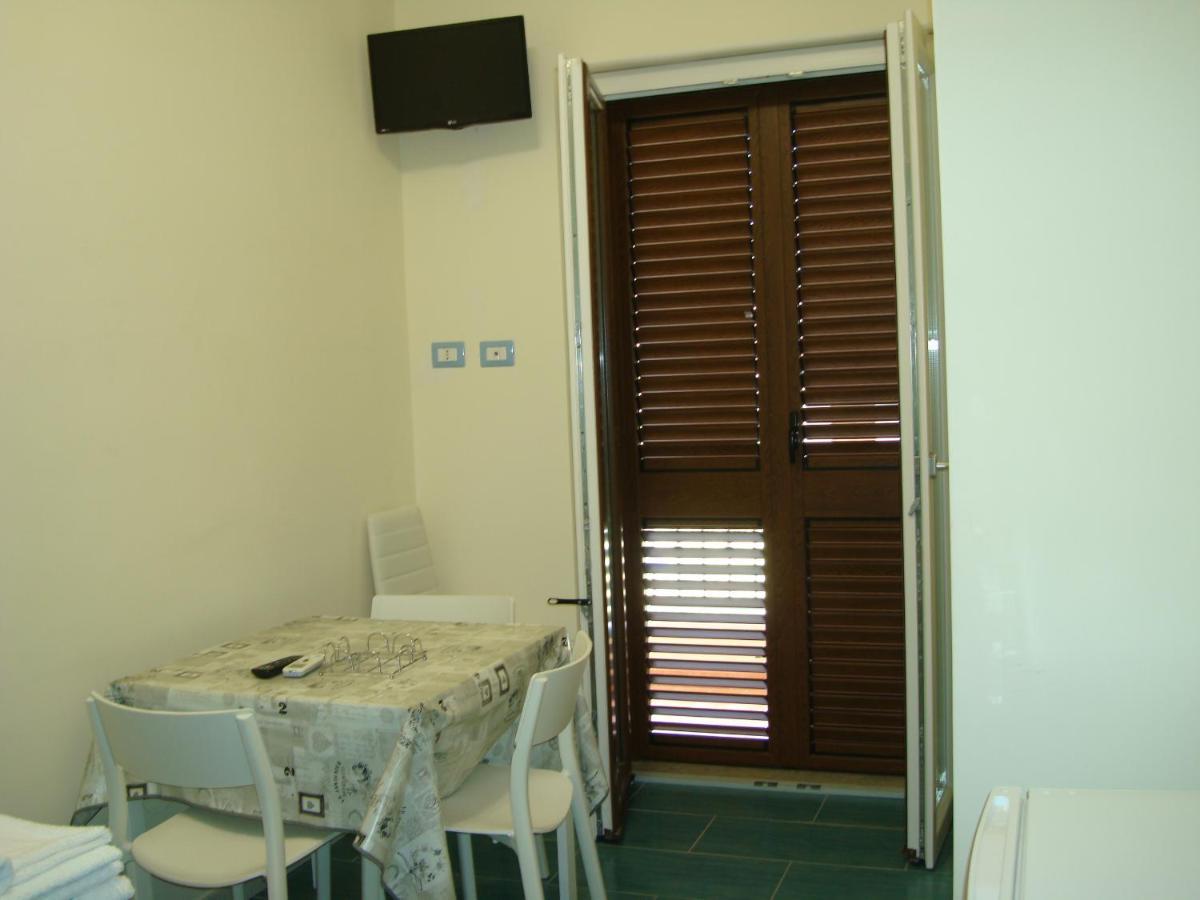 Guest House Mare E Luna ฟูเมเฟรดโดบรูซิโอ ภายนอก รูปภาพ
