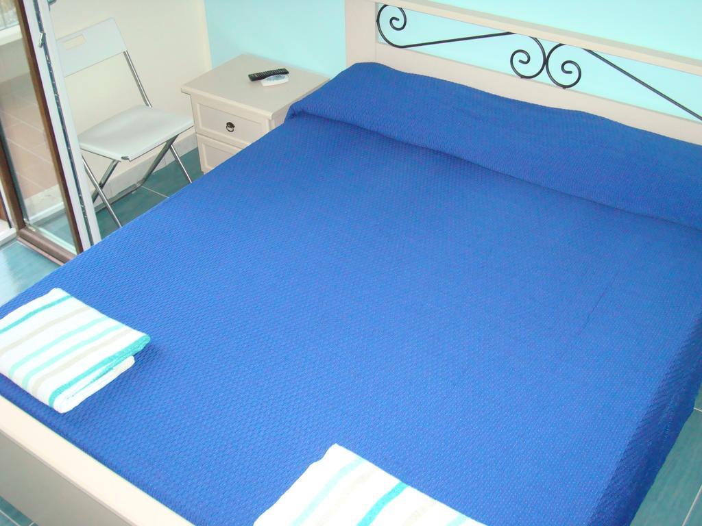 Guest House Mare E Luna ฟูเมเฟรดโดบรูซิโอ ภายนอก รูปภาพ