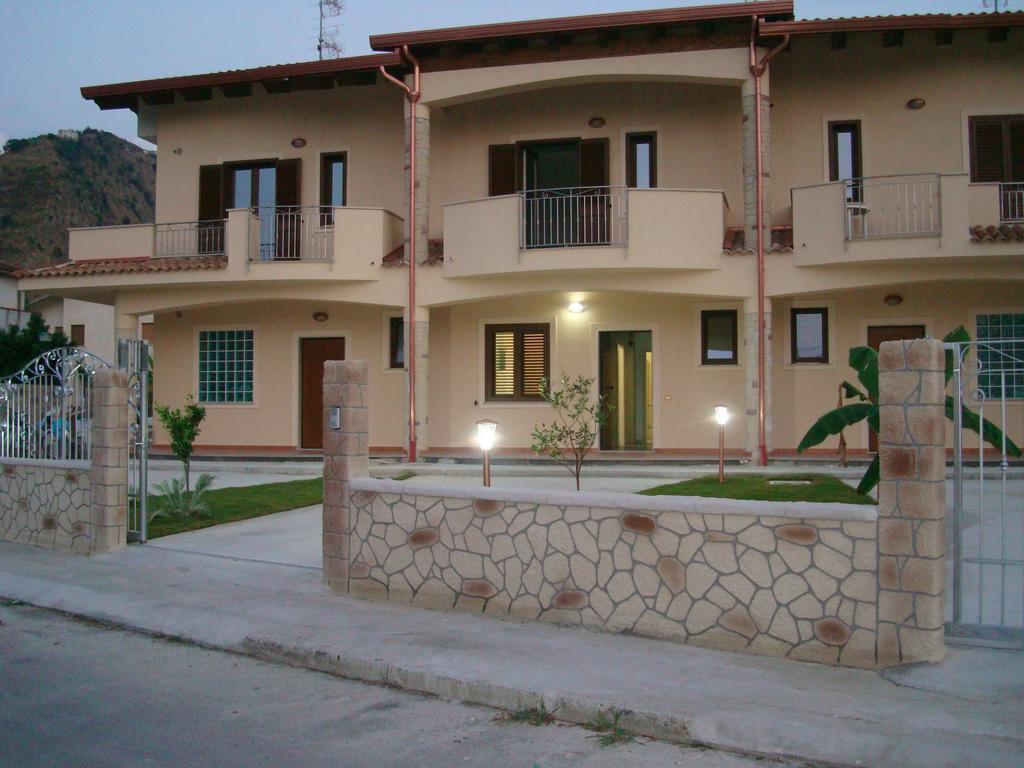 Guest House Mare E Luna ฟูเมเฟรดโดบรูซิโอ ภายนอก รูปภาพ