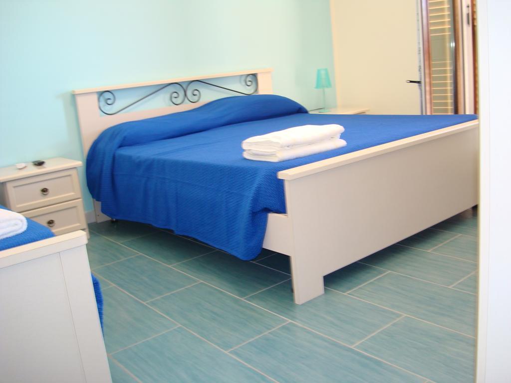Guest House Mare E Luna ฟูเมเฟรดโดบรูซิโอ ภายนอก รูปภาพ