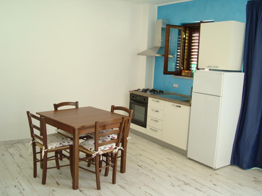 Guest House Mare E Luna ฟูเมเฟรดโดบรูซิโอ ภายนอก รูปภาพ