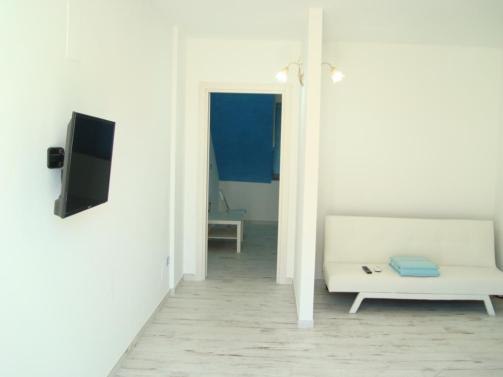 Guest House Mare E Luna ฟูเมเฟรดโดบรูซิโอ ภายนอก รูปภาพ