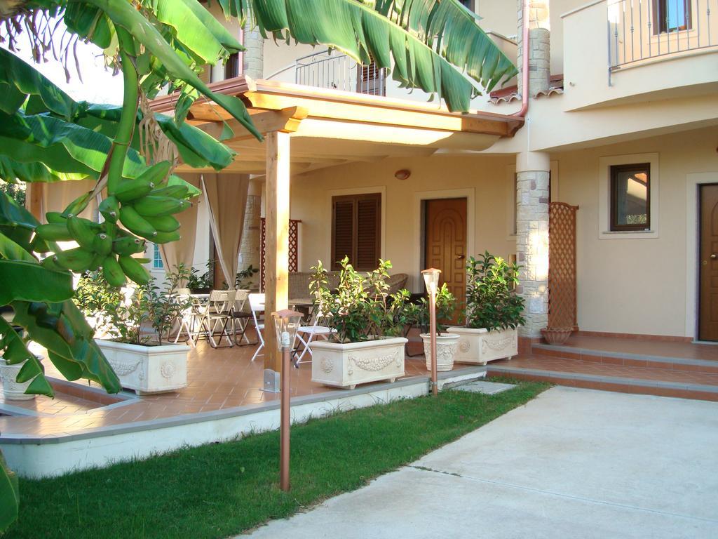 Guest House Mare E Luna ฟูเมเฟรดโดบรูซิโอ ภายนอก รูปภาพ