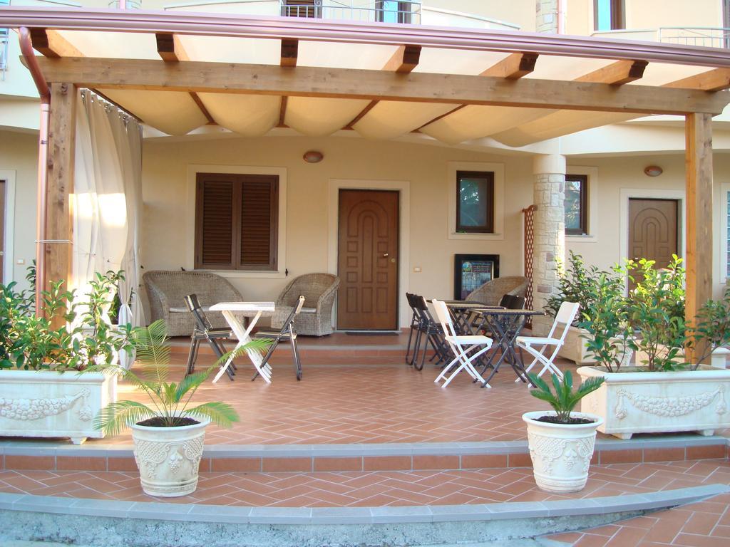 Guest House Mare E Luna ฟูเมเฟรดโดบรูซิโอ ภายนอก รูปภาพ